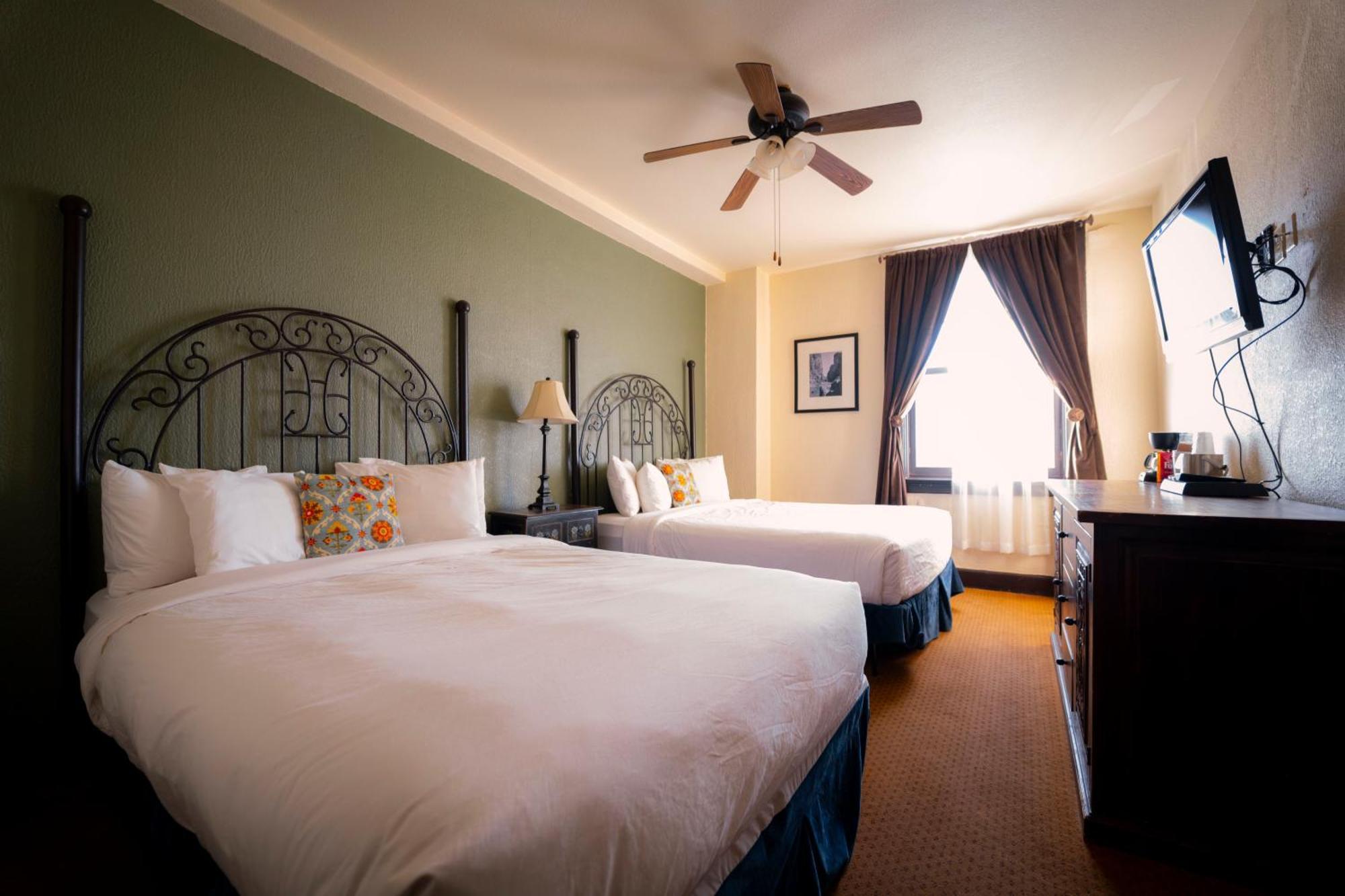 The Holland Hotel