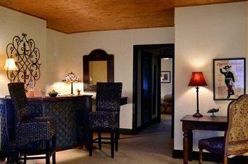 The Holland Hotel