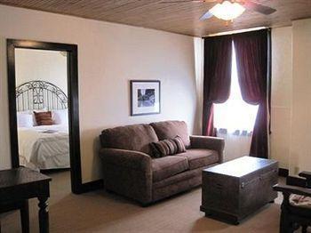 The Holland 4*