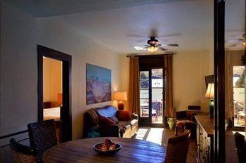 The Holland Hotel 4*