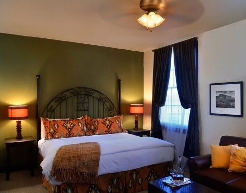 The Holland Hotel