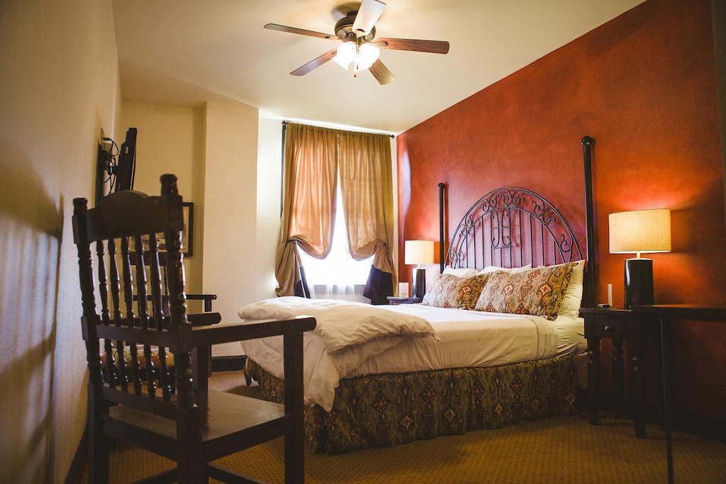 The Holland Hotel 4*