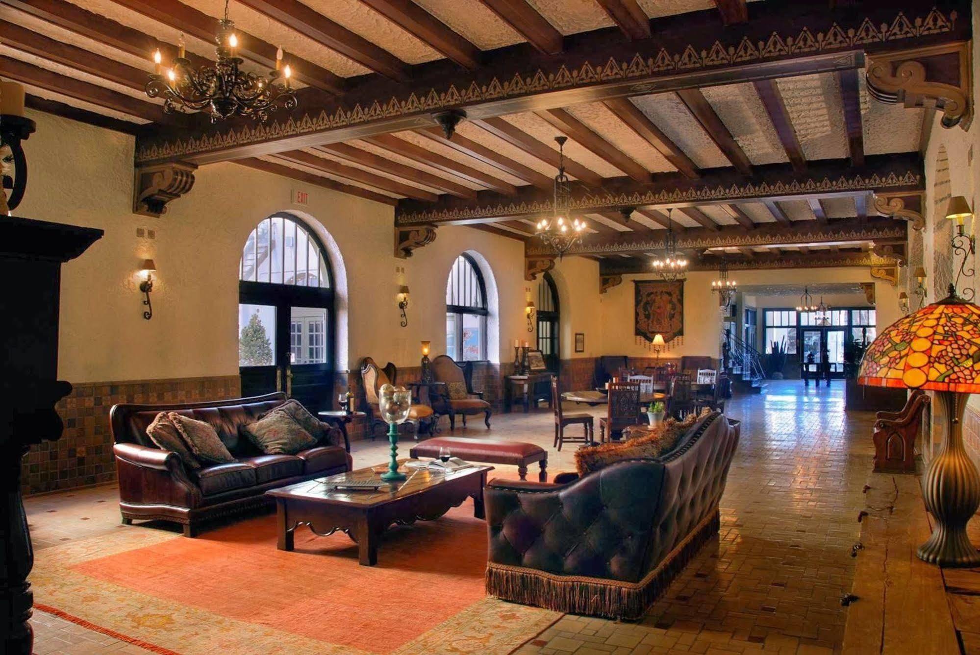 The Holland Hotel 4*